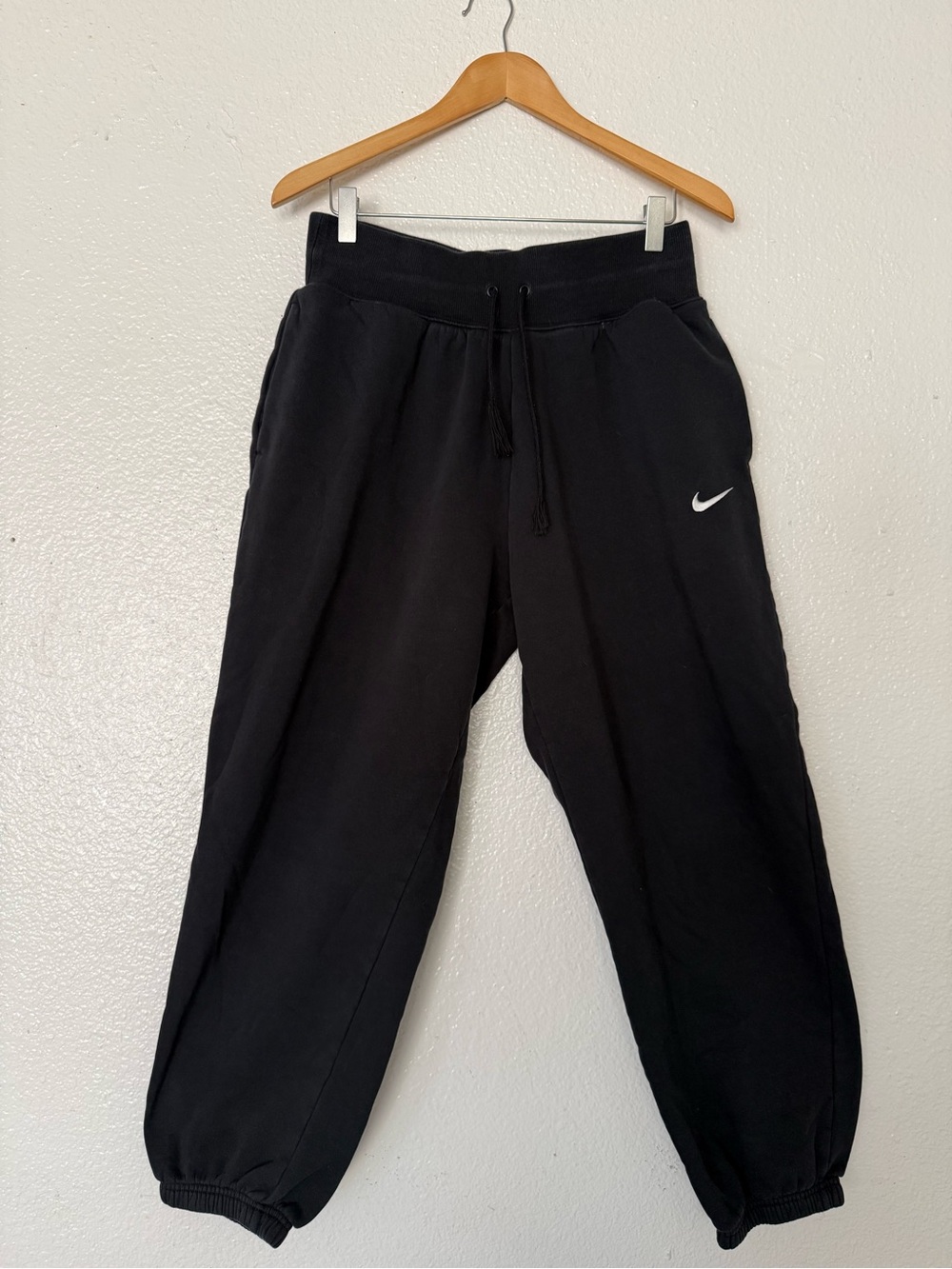 Nike womens Black Jogger Sweatpants size M